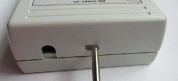 Otwieranie obudowy
              licznika gości.